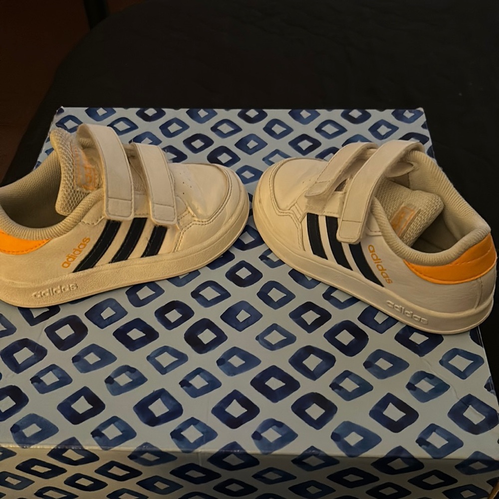 Adidas toddler sneakers. I’m good shape. Son out grew them.